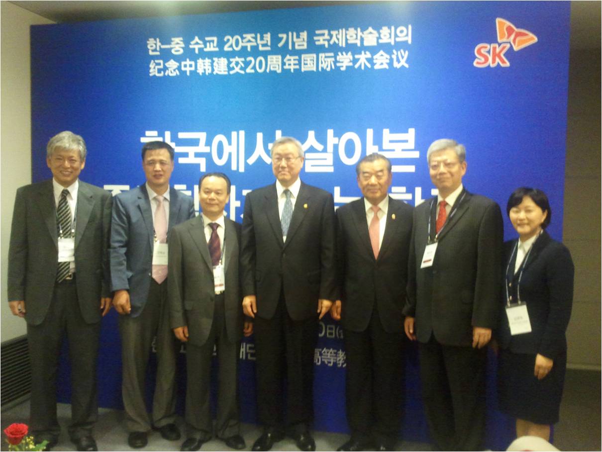 외교통상부김성환장관과주기봉북경대총장과상해복단대학교양위량총장기념