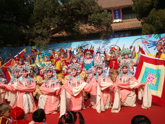 세계대회에서중국초등학생들경극공연