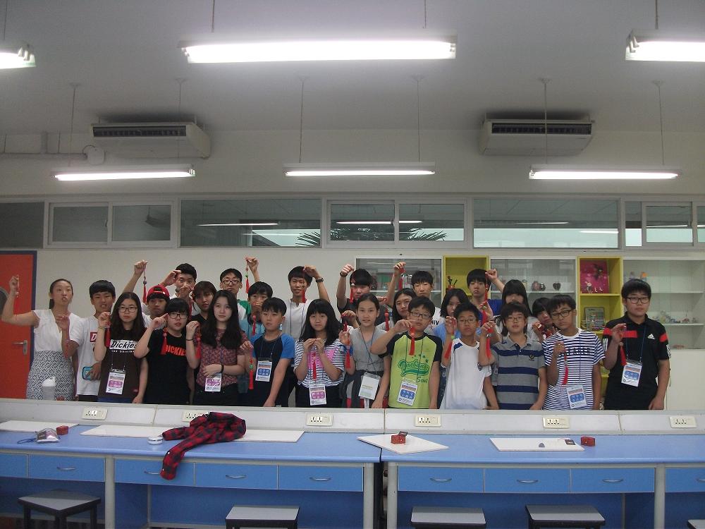 2014년 북경캠프에서 도자기만들기 체험후 단체사진
