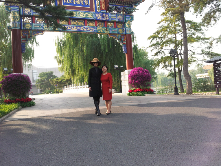 신경숙&노소영조어대국빈관정문앞에서