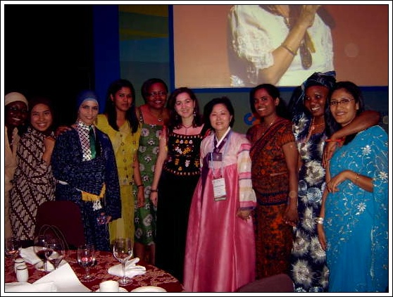 아시아여성경제대회에참석한세계각국대표들과함께