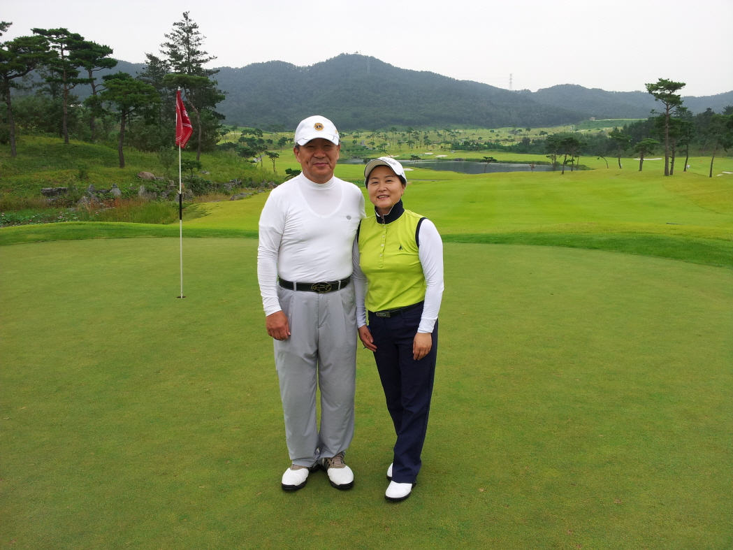 이기수 고려대 총장님과 신경숙 회장님 기념촬영