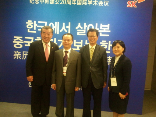 한국고등교육재단박인국사무총장님과주기봉북경대총장기념촬영